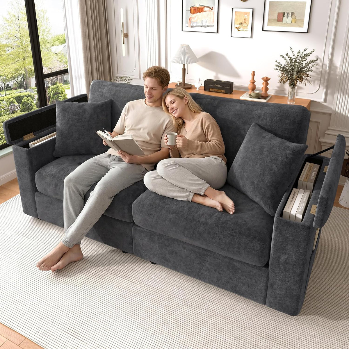Sofa, LDOKAHAUS, Grau/Weiss, 2-Sitzer mit Stauraum-Armlehnen, Taschen und 2 Kissen